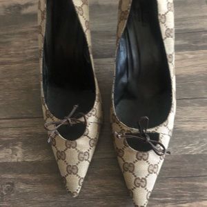 Authentic Gucci Pumps with Bow